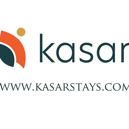 Stylish Modern By Kasar Stays جيلينغهام المظهر الخارجي الصورة